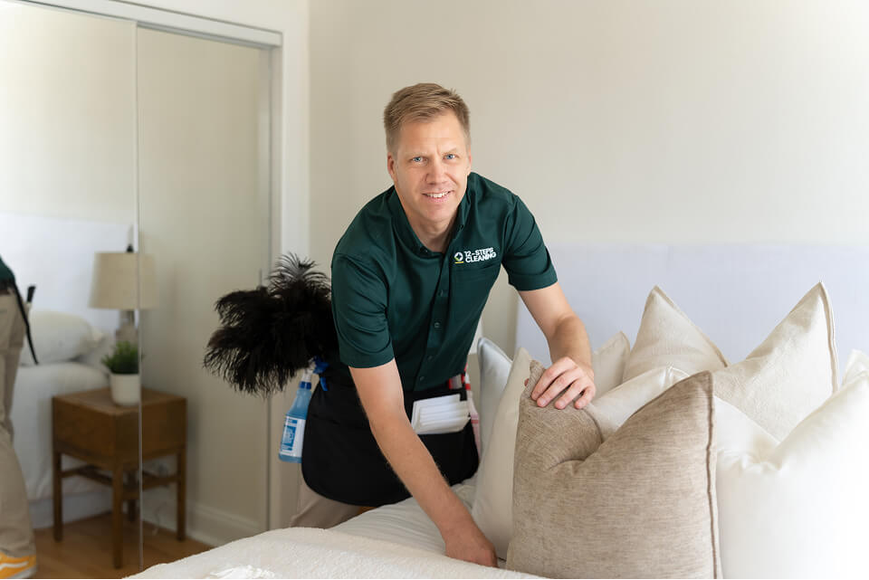 ron-making-bed
